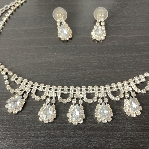 Faux Teardrop Diamond Necklace & Matching Earrings - Picture 4 of 7